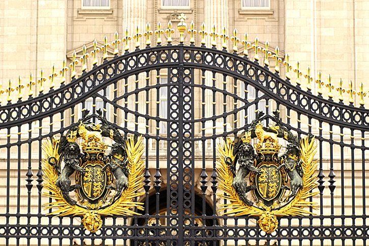 Photograph of the gates of Buckingham Palace