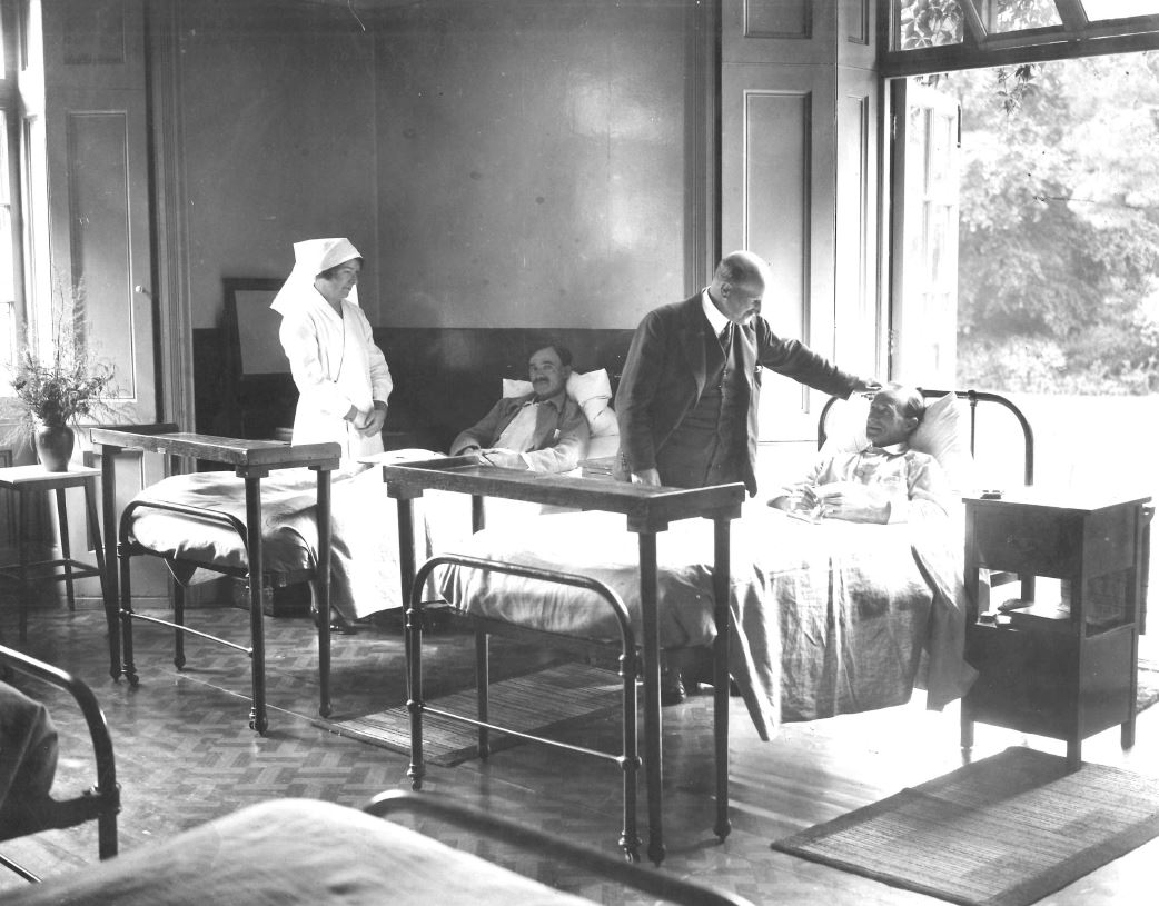 a clinician and veterans at Eden Manor, one of the charity's first recuperative homes